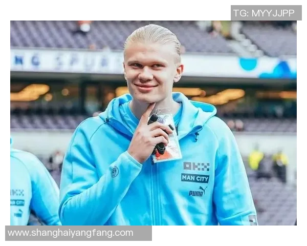 日本身高一米九的足球巨星是谁他的成长之路与辉煌成就揭秘